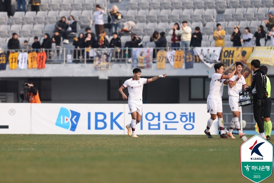 ▲ 수원FC가 광주에 0-1로 패배하며 10위를 확정했다. 수원FC는 승강 PO로 간다.ⓒ한국프로축구연맹 제공