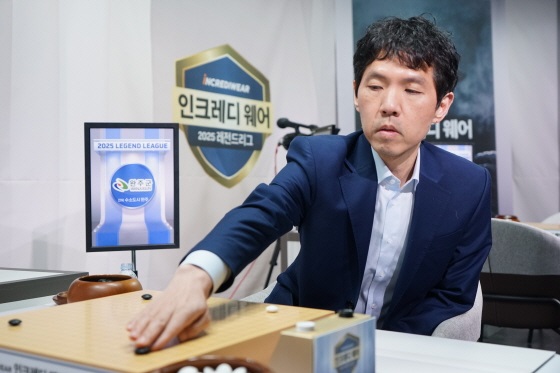 ▲ '한국 바둑의 전설' 이창호 9단통산 1968승을 달성했다.ⓒ한국기원 제공