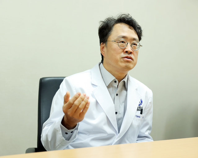 ▲ 신동아 세브란스병원 신경외과 교수(대한신경통증학회장). ⓒ세브란스병원