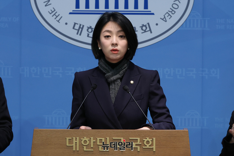 ▲ 서울시당위원장인 배현진 국민의힘 의원이 11월 18일 오전 국회 소통관에서 기자회견을 갖고 있다. ⓒ이종현 기자