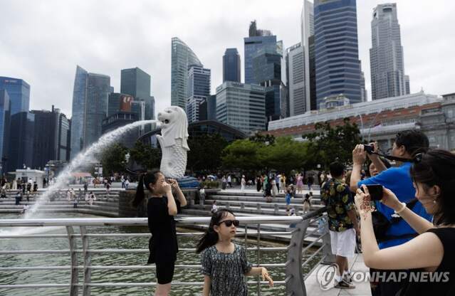 ▲ 싱가포르를 찾은 관광객들. 출처=EPAⓒ연합뉴스