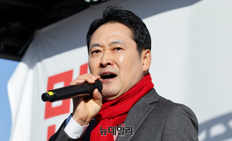 ▲ 장동혁 국민의힘 대표가 1일 오후 인천 주안역 앞에서 열린 민생회복 법치수호 인천 국민대회에서 연설하고 있다. ⓒ인천=서성진 기자