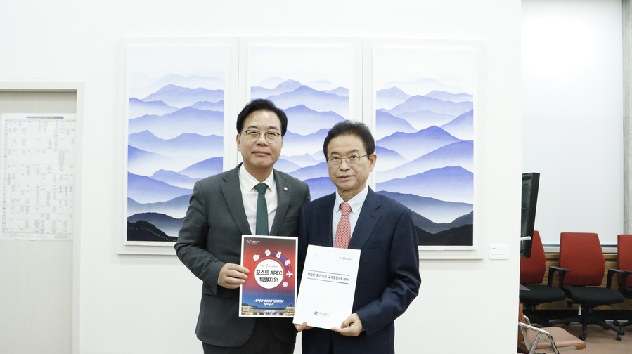 ▲ 송언석 국민의힘 원내대표는 이철우 지사(오른쪽)를 만나 지역 현안을 지속적으로 발굴하고 적극적으로 건의해 온 경상북도의 노력을 높이 평가했다.ⓒ경북도