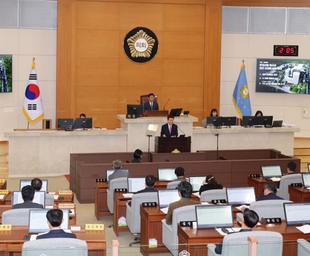 ▲ 포항시의회는 1일 오전 올해 마지막 회기인 제327회 제2차 정례회를 개회했다.ⓒ포항시의회