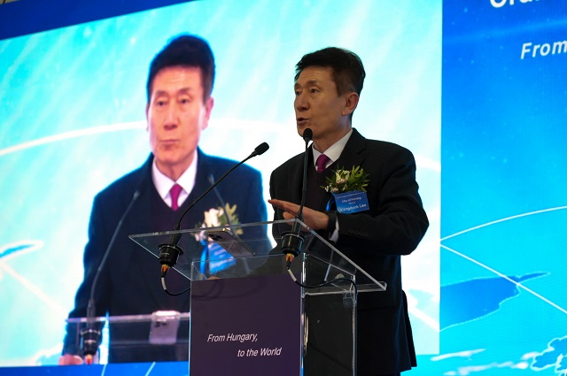 ▲ 이강덕 포항시장이 지난 28일(현지시간) 헝가리 데브레첸에서 열린 에코프로 헝가리 양극재 공장 준공식에 참석해 축사를 하고 있다.ⓒ포항시