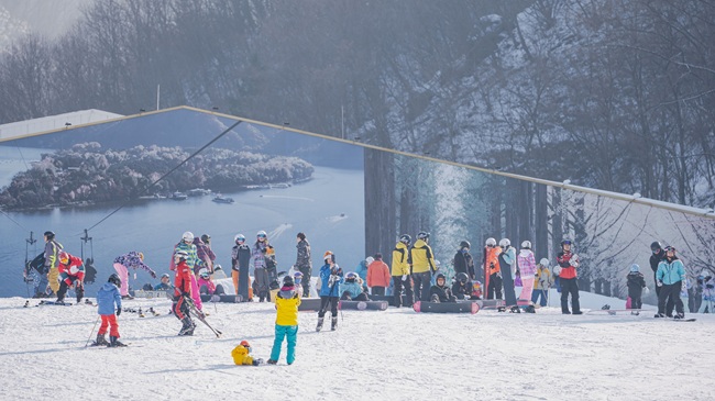 ▲ 강원도 춘천에 위치한 엘리시안 강촌 스키장이 오는 6일 오픈한다. ⓒ엘리시안 강촌리조트