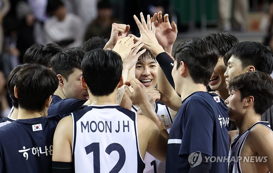 ▲ 한국 농구대표팀이 12년 만에 중국에 2연승을 달리는 상승세를 보였다.ⓒ연합뉴스 제공