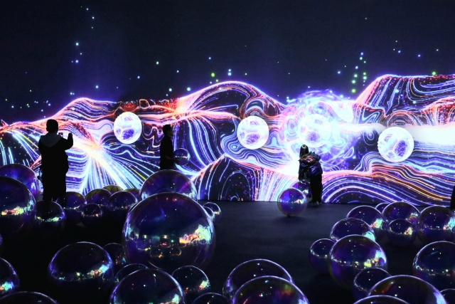 ▲ 체험형 미디어아트 ‘물 위의 세계’ 모습. ⓒ경콘진 제공