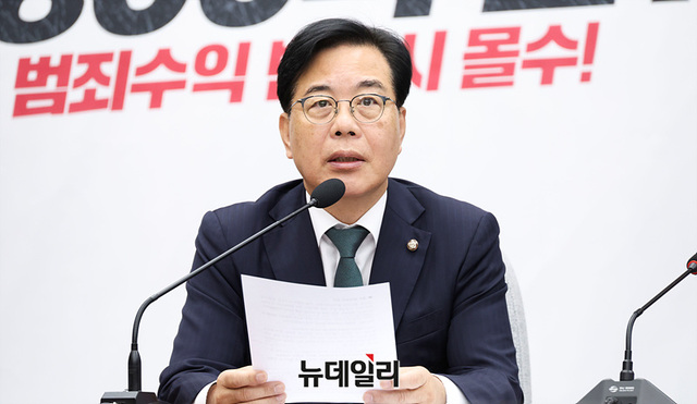 ▲ 송언석 국민의힘 원내대표가 11월 28일 오전 국회에서 열린 원내대책회의에서 모두발언을 하고 있다. ⓒ서성진 기자