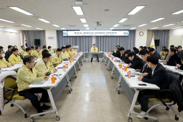 ▲ 정명근 화성특례시장이 동탄숲 생태터널 관련 재해예방 안전대책 회의를 주재하고 있다ⓒ화성시 제공