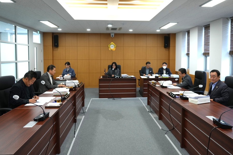 ▲ 영천시의회 행정문화복지위원회(위원장 배수예)는 지난 2일 2025년도 행정사무감사를 마쳤다.ⓒ영천시의회