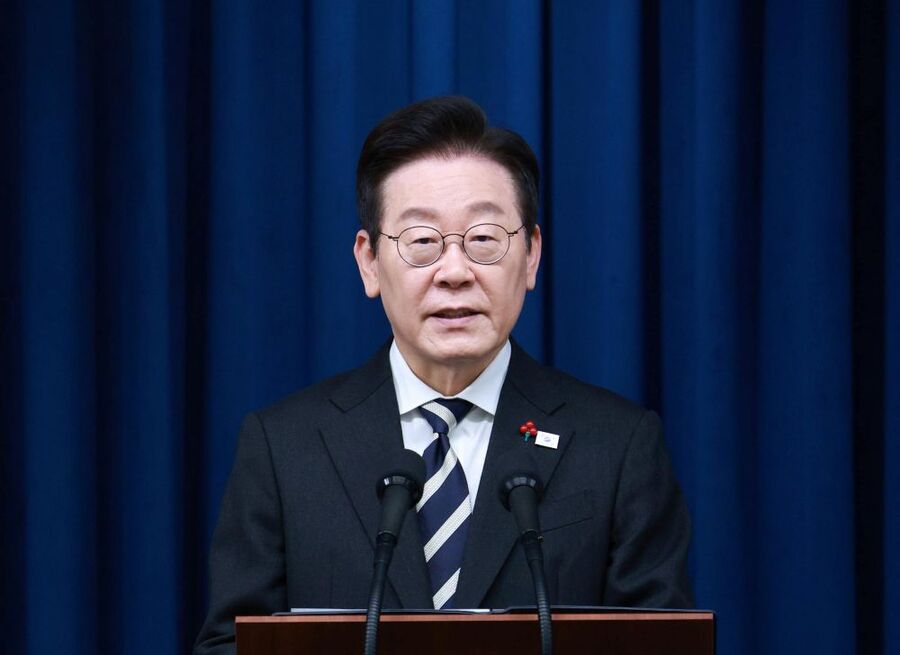 ▲ 이재명 대통령이 3일 서울 용산 대통령실 청사에서 '빛의 혁명 1주년, 대통령 대국민 특별성명'을 발표를 하고 있다. ⓒ뉴시스