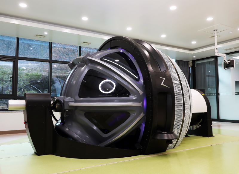 ▲ 단국대병원이 국내 최초로 도입한 ‘ZAP-X 방사선 뇌수술’ 장비.ⓒ단국대병원