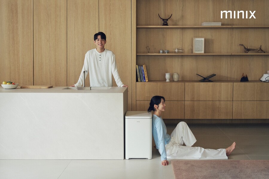 ▲ 앳홈의 가전 브랜드 미닉스(Minix)가 선보인 미니 김치냉장고 ‘더 시프트(The Shift)’가 출시 두 달 만에 초기 생산분을 모두 판매하며 전 채널에서 품절됐다 ⓒ앳홈