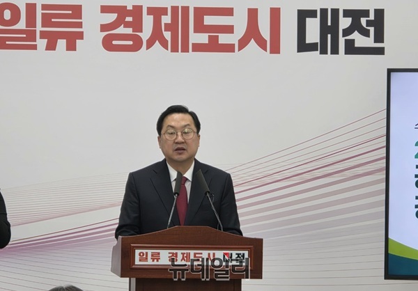 ▲ 이장우 대전시장이 확보된 내년 예산을 통해 트램·광역철도 등 대형 인프라 예산 반영…신성장·복지까지 확대한다고 밝혔다.ⓒ김경태기자