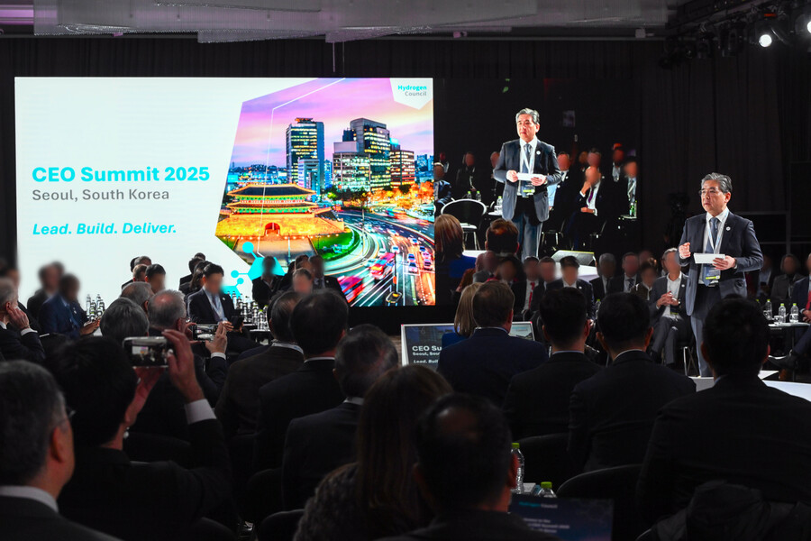 ▲ 현대차그룹 장재훈 부회장이 3일 개막한 '수소위원회 CEO Summit'에서 발언하고 있다.ⓒ현대차
