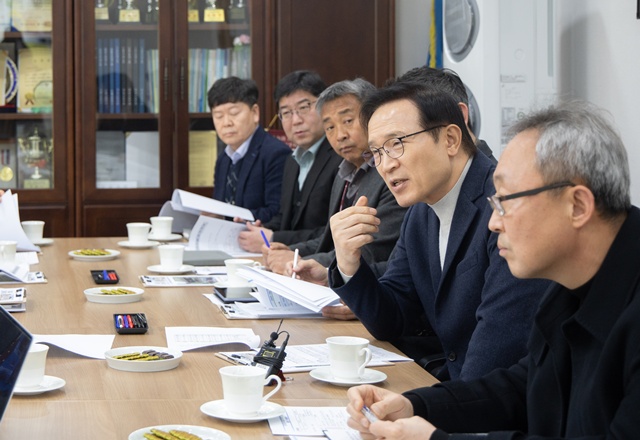 ▲ 임태희 경기도교육감이 3일 평택 이충고등학교에서 열린 간담회에서 발언하고 있다. ⓒ경기도교육청 제공
