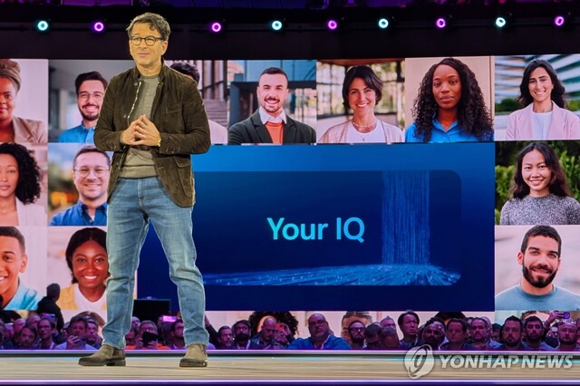 ▲ 저드슨 알토프 마이크로소프트(MS) 상업부문 CEO가 지난달 18일(현지시각) 미국 샌프란시스코에서 열린 'MS 이그나이트' 행사에서 기조연설을 하고 있다. 출처=APⓒ연합뉴스