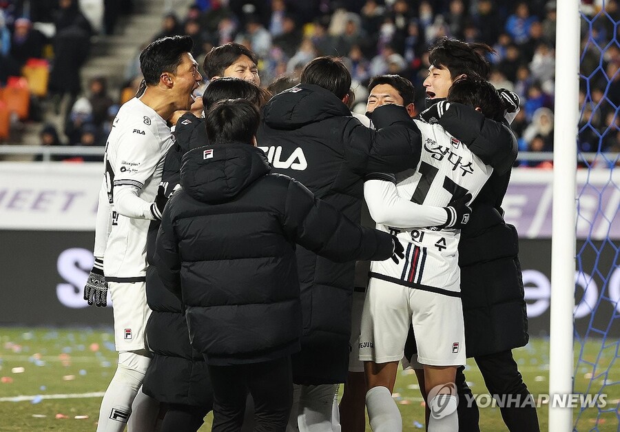 ▲ 제주가 유리 조나탄의 페널티킥 결승골을 앞세워 수원을 1-0으로 꺾었다.ⓒ연합뉴스 제공