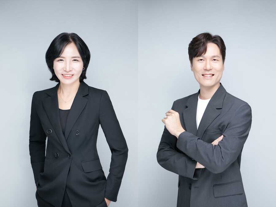 ▲ 이연수 NC AI CEO(왼쪽)가 ‘소프트웨어 산업발전 유공자 포상’에서 대통령 표창을, 김민재 CTO(오른쪽)가 ‘대한민국 소프트웨어 기술인 대상’에서 과학기술정보통신부 장관 표창을 각각 수상했다. ⓒNC AI