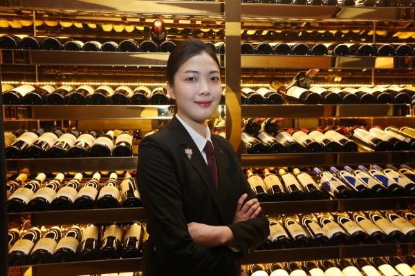 ▲ 롯데호텔 서울 ‘피에르 가니에르 서울’의 이다은 소믈리에ⓒ롯데호텔