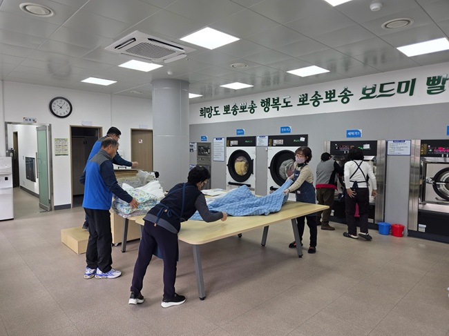 ▲ 태백시 공공이불빨래방 1호점인 보드미 빨래방이 개소 4년 차를 맞으며 취약계층 돌봄과 노인일자리 창출을 아우르는 지역 복지 안전망의 핵심 인프라로 자리매김했다. ⓒ태백시