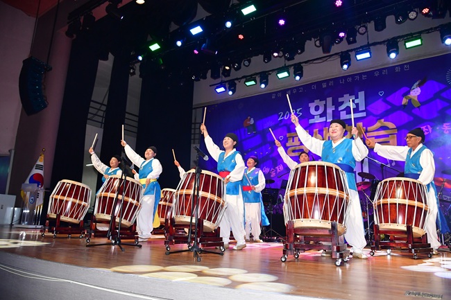 ▲ 지난달 군문화예술회관에서 열린 2025 화천 평생학습축제 장면. ⓒ화천군