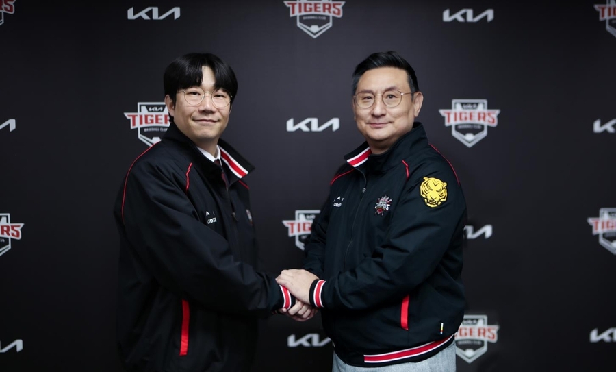 ▲ KIA의 '살아있는 전설' 양현종이 구단과 세 번째 FA 계약을 체결했다.ⓒKIA 타이거즈 제공