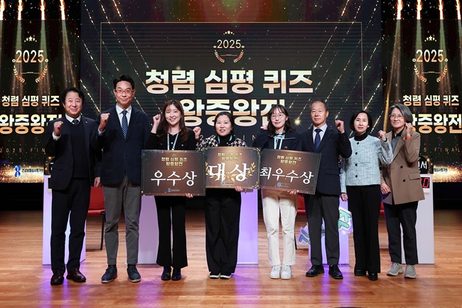 ▲ 올해 왕중왕전은 총 250여 명의 임직원이 참석해 열띤 응원속에서 치러졌으며, 부산본부 김영숙 과장이 최종 우승을 차지했다. ⓒ건강보험심사평가원