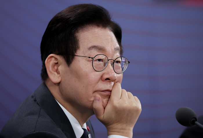 ▲ 이재명 대통령이 5일 충남 천안시 한국기술교육대학교에서 열린 '충남의 마음을 듣다' 타운홀미팅에서 참석자 발언을 듣고 있다. ⓒ대통령실통신사진기자단