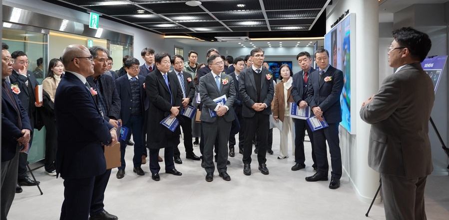 ▲ 충북도는 5일 청주시 흥덕구 공단로에 ‘공정혁신 시뮬레이션센터’ 개소식을 열고 지역 제조산업의 AI 전환을 본격 추진에 들어갔다. ⓒ충북도