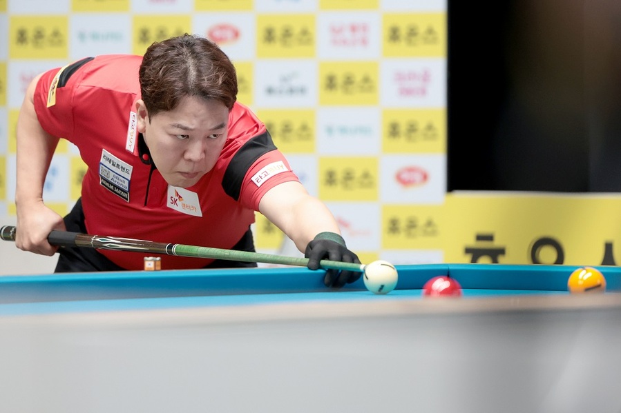 ▲ 강동궁이 부진을 떨쳐내고 시즌 첫 8강에 진출했다.ⓒPBA 제공