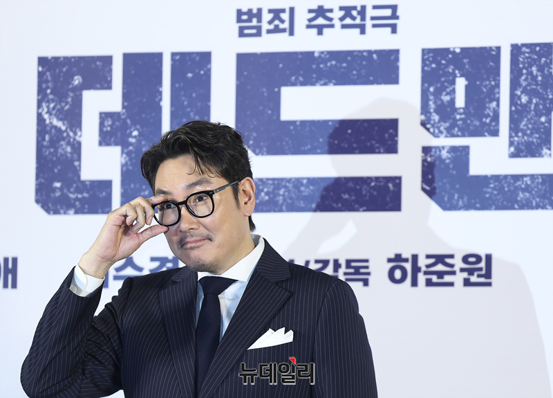 ▲ 배우 조진웅이 지난해 1월 19일 오전 서울 성동구 메가박스 성수에서 열린 영화 '데드맨(감독 하준원)' 제작보고회에서 포토타임을 갖고 있다.ⓒ정상윤 기자