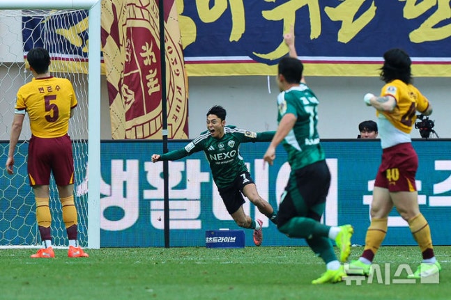 ▲ 이승우의 결승골을 앞세운 전북이 광주를 꺾고 코리아컵 우승을 차지했다.ⓒ뉴시스 제공