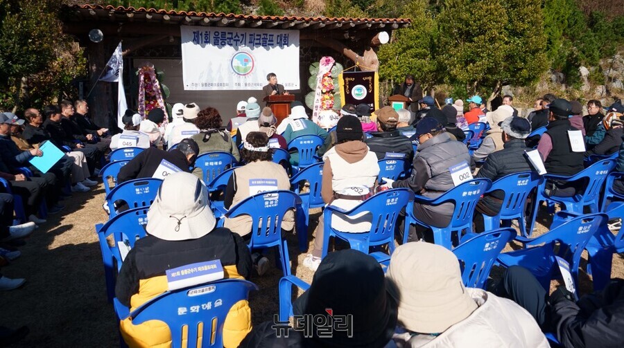 ▲ 남한권 울릉군수가 축사를 통해 '제1회 파크골프대회' 참가 선수단을 격려하고 있다.ⓒ뉴데일리