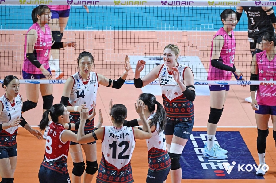 ▲ 현대건설이 흥국생명을 완파하며 리그 2위 자리를 굳건히 지켰다.ⓒKOVO 제공