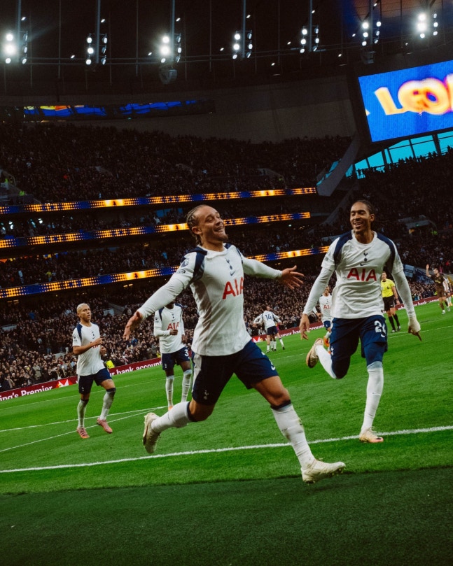 ▲ 시몬스가 1골 1도움을 기록한 토트넘이 브렌트포드에 2-0 승리를 거뒀다.ⓒ토트넘 제공