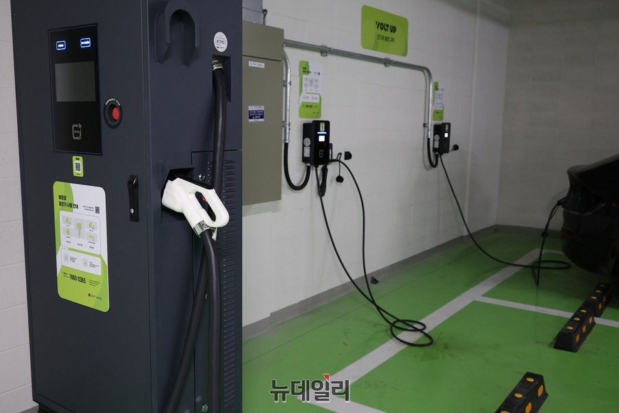 ▲ 청주 A아파트에 설치된 급속충전기. ⓒ뉴데일리
