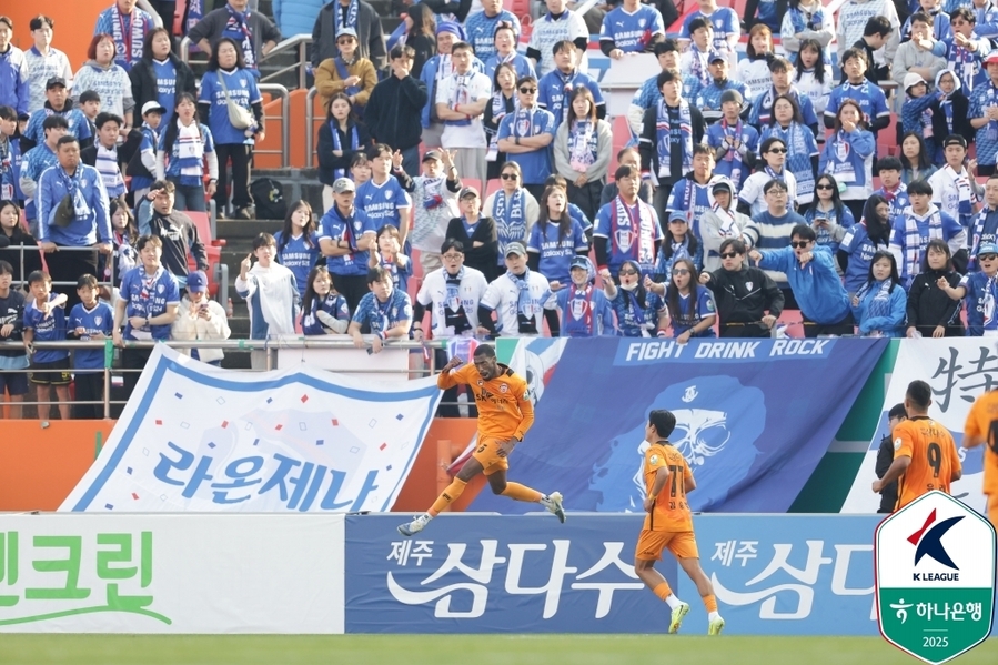 ▲ 제주가 수원을 잡고 1부리그 잔류에 성공했다.ⓒ한국프로축구연맹 제공