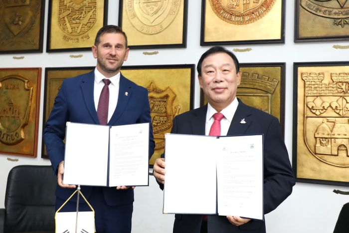 ▲ 최민호 세종시장이 지난 7월 스플리트시 우호협력 협정서 체결 모습.ⓒ세종시