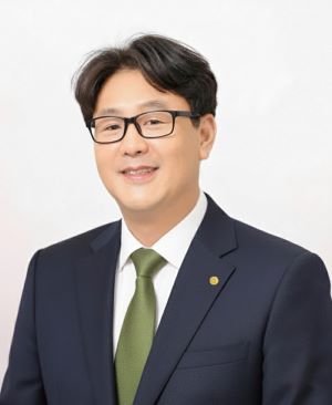 ▲ 한국공간디자인학회 차기 회장으로 선출된 백석대 디자인영상학부 안진근 교수.ⓒ백석대