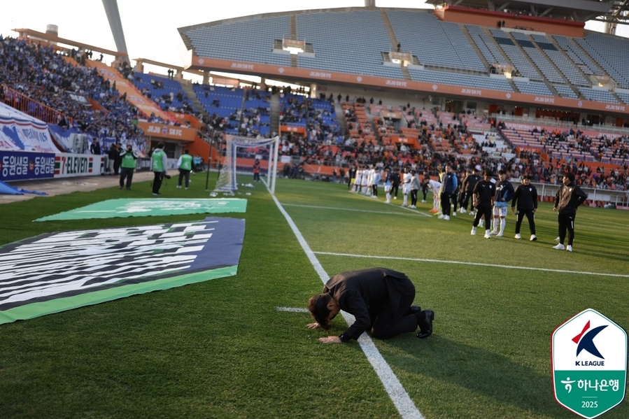 ▲ 수원 삼성에 제주SK에 패배하며 1부리그 승격에 실패했다. 수원FC 역시 2부리그 강등 위기에 몰렸다.ⓒ한국프로축구연맹 제공