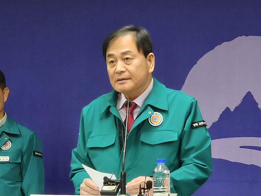 ▲ 배낙호 김천시장이 기자간담회를 갖고 정수장 이전계획을 설명하고 있다ⓒ