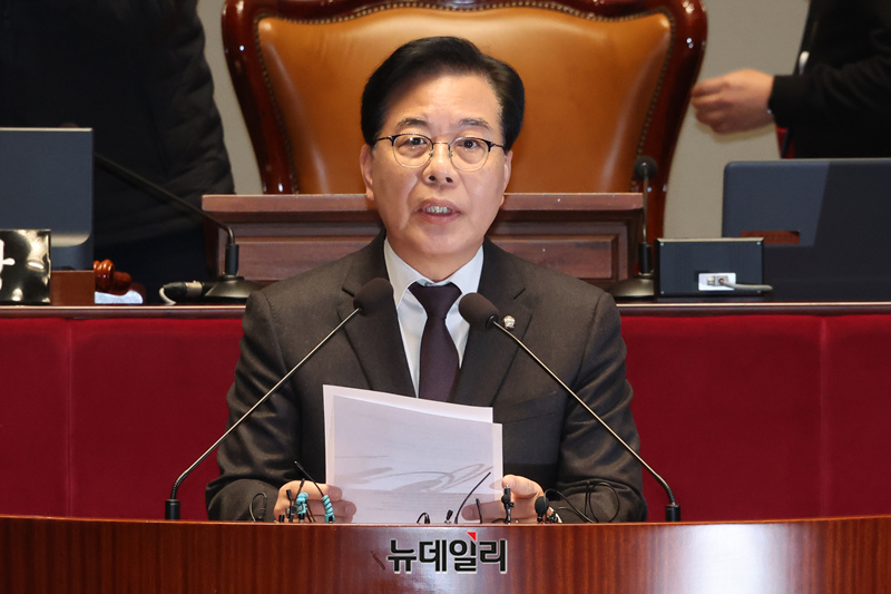 ▲ 송언석 국민의힘 원내대표가 8일 오전 국회에서 열린 의원총회 및 이재명 정권 독재악법 국민고발회에서 발언을 하고 있다. ⓒ이종현 기자