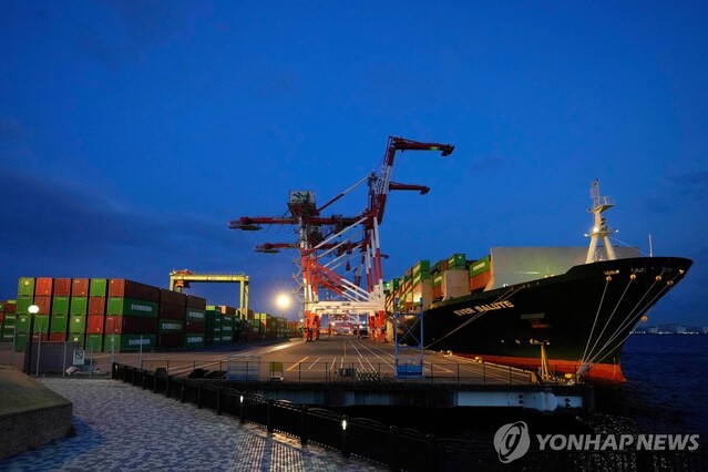 ▲ 일본 도쿄 컨테이너선. 출처=APⓒ연합뉴스
