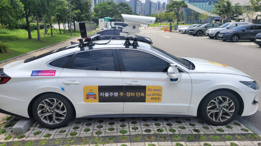 ▲ 주정차 단속 및 방범순찰용 자율주행차.ⓒ충남도
