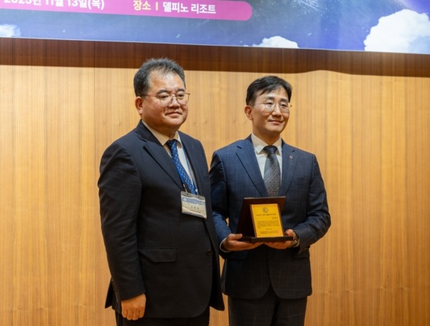 ▲ KSAS-금곡 젊은연구자상 수상 후 기념촬영하는 모습.ⓒ한양대