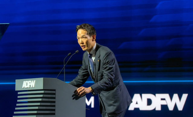 ▲ 8일(현지시간) 아랍에미리트(UAE) 아부다비에서 개최된 ‘2025의 글로벌 마켓 서밋(Global Markets Summit)’에서 김동원 한화생명 최고글로벌책임자(CGO) 사장이 개회사를 발표하고 있다.ⓒ한화생명