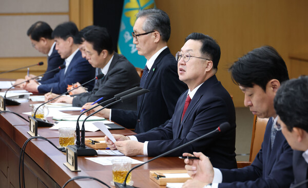 ▲ 이장우 시장이 8일 3대 광역축을 중심으로 한 충청권 통합발전 방안을 제시했다.ⓒ대전시