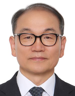 ▲ 감염병 관리 유공으로 보건복지부 장관 표창을 받은 남서울대 보건행정학과 이윤현 교수.ⓒ남서울대